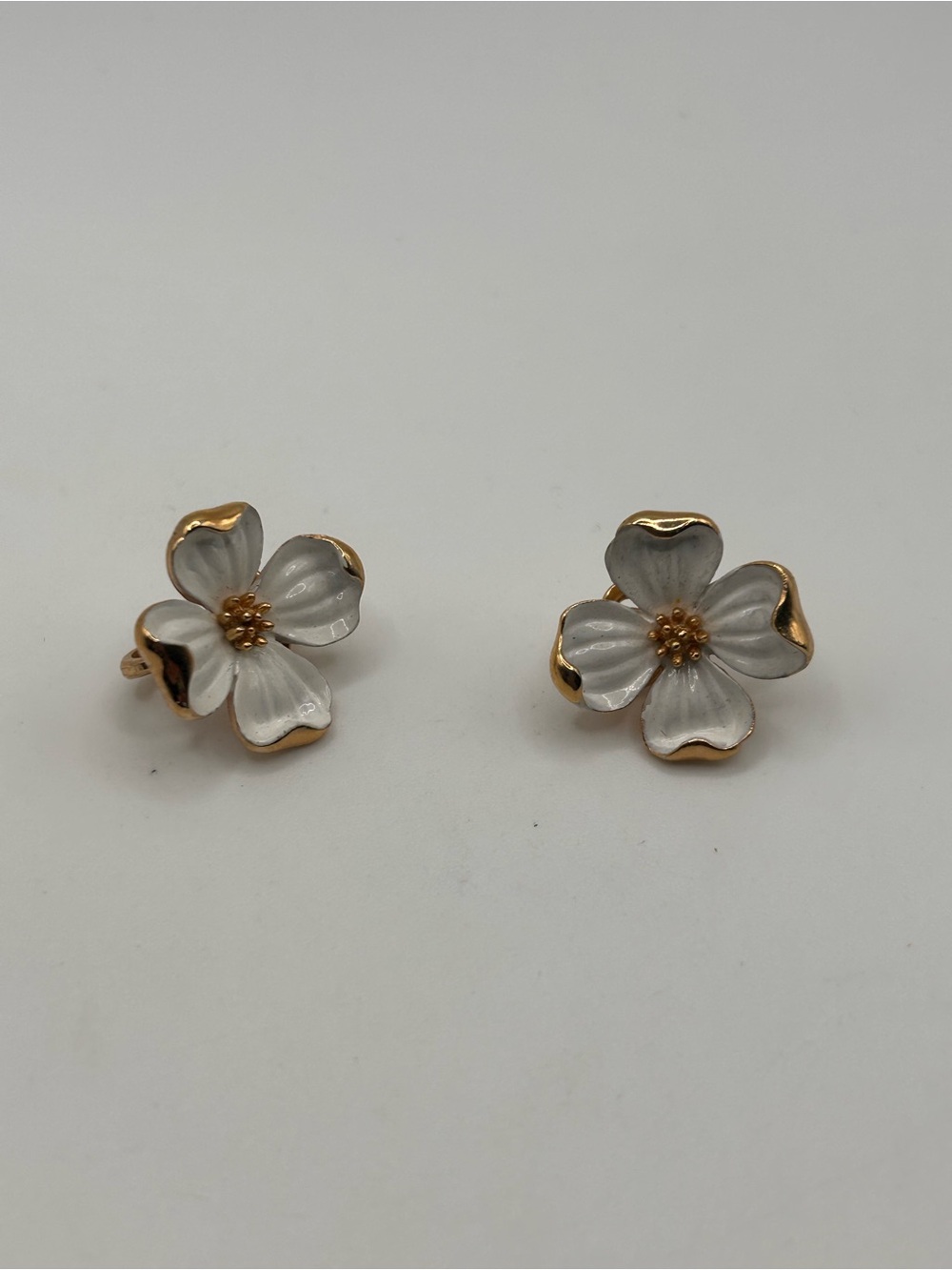 Vintage trifari gold tone white enamel clove clip earrings
